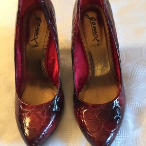 Red Burgundy Crocodile  Wedge shoes - Size 6 1/2 - Pre-Owned -Great condition